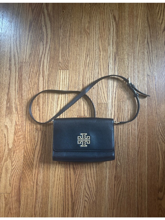 Tory Burch Handbags - Tory Burch Black Pebbled Leather Crossbody with Gold Logo